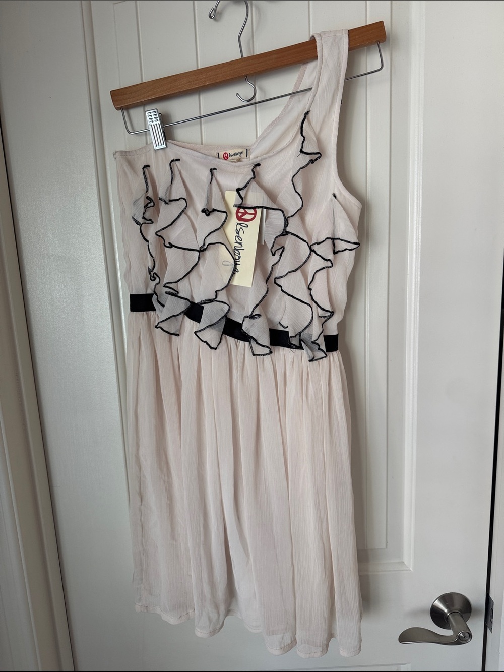 NWT Olsenboye Off the Shoulder Cream Party Dress with Black Trim Ruffle Bodice